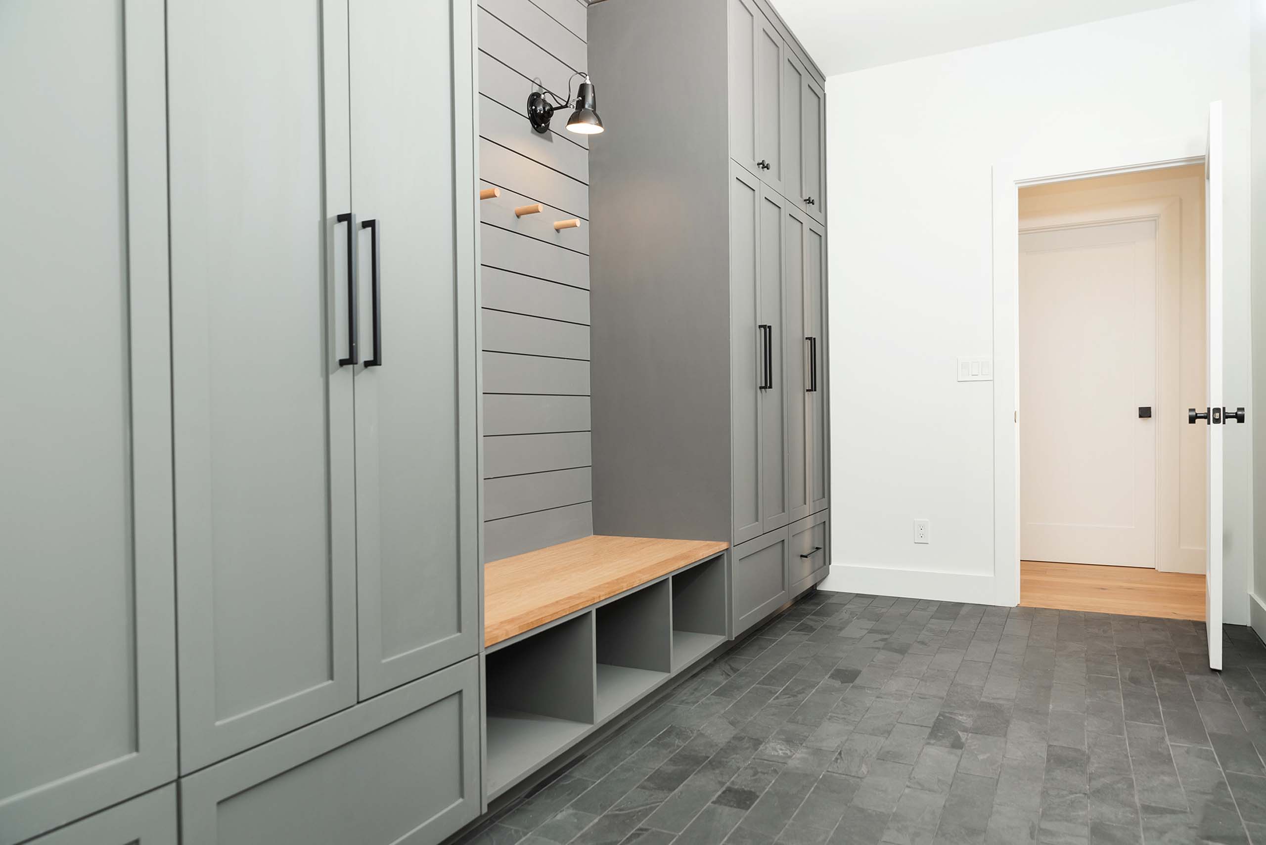 5870-Vista-Mtn-Estates-23-2_Small-Size-JPG coat room